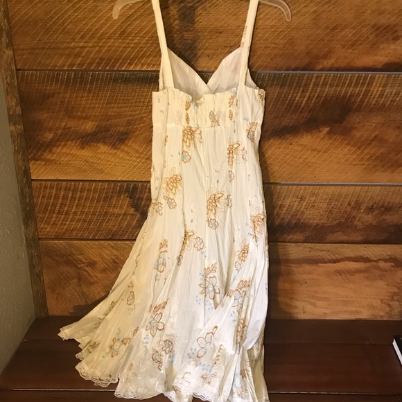 Unique Boho floral embroidered romantic dress - Picture 2 of 3